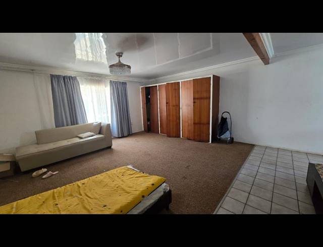 5 BEDROOM HOUSE FOR SALE IN LOUIS TRICHARDT